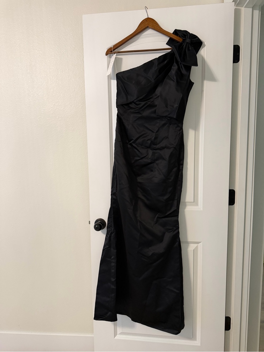 One-Shoulder Black Evening Gown with Bow Accent